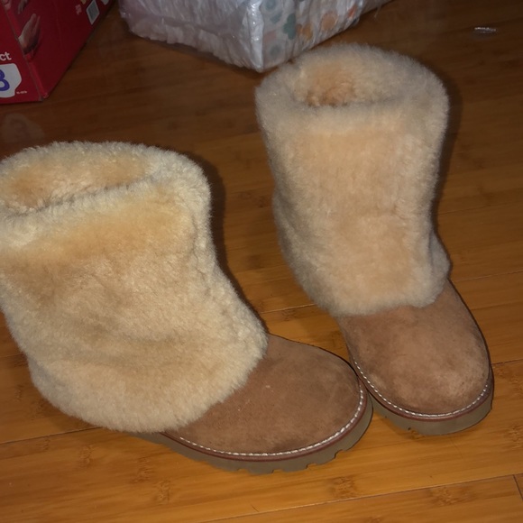 WOMEN UGG BOOTS SIZE 5 (runs small) - Picture 7 of 8